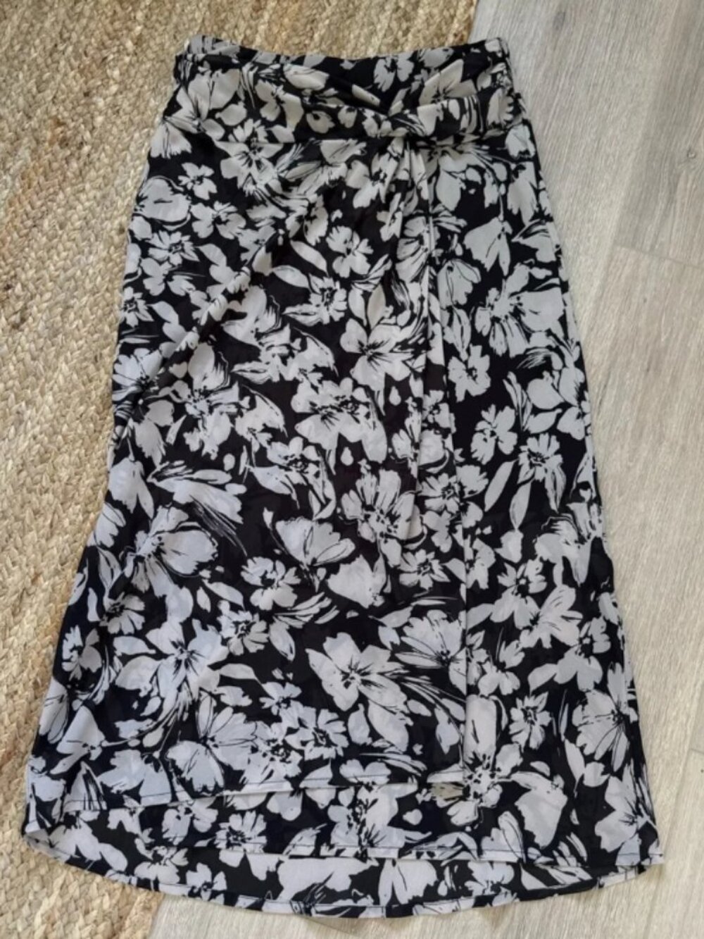 Bécool Women’s Black and White Floral Midi Skirt
